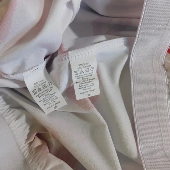 NEW!! HOT LIPS Lipstick Kiss Cropped Loungewear Two Piece Set Top Shorts XXL 2XL - Picture 8 of 9